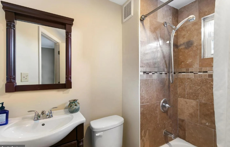 107 N Port St - Photo 4 of 7