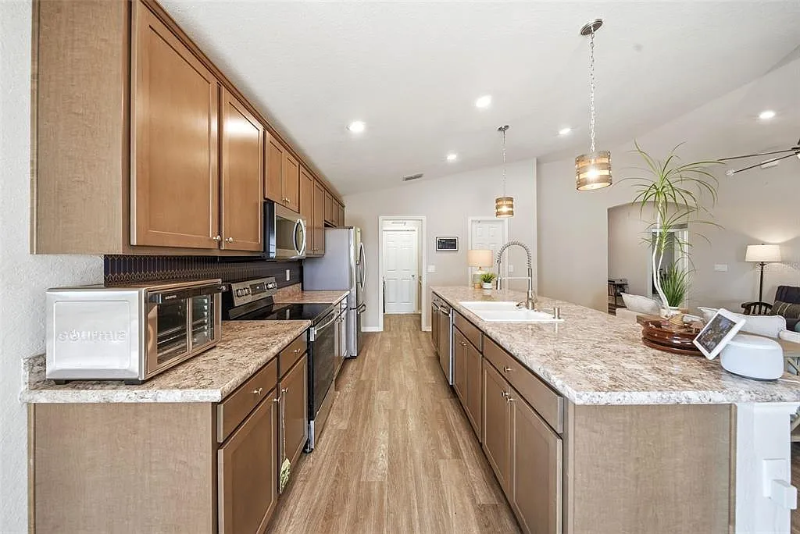 883 Galloway St - Photo 6 of 24