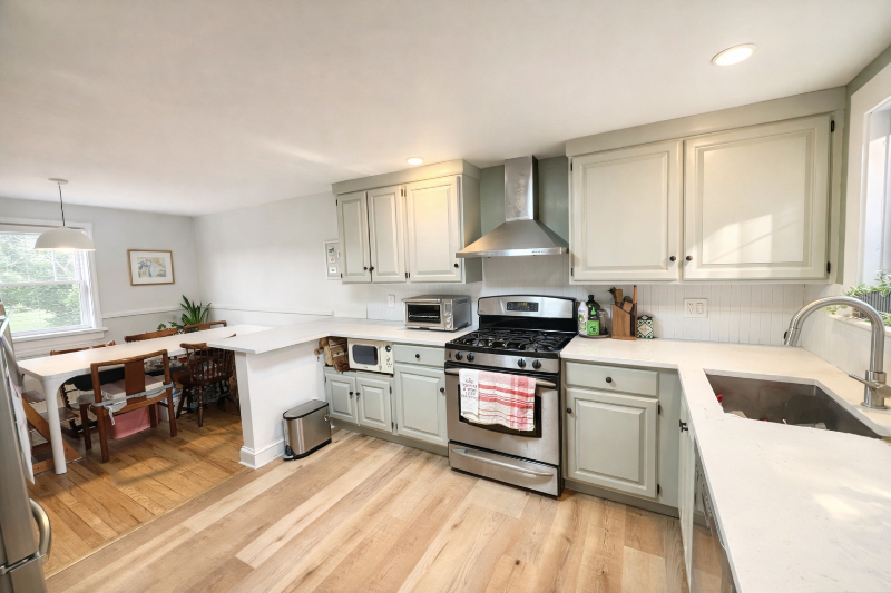 23 Downing Pl - Photo 4 of 15