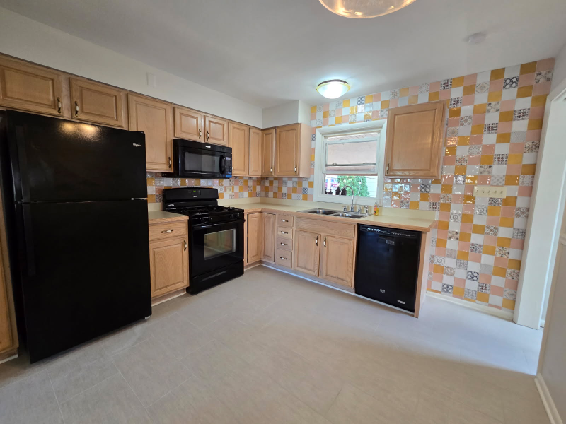 705 Decatur St - Photo 3 of 16