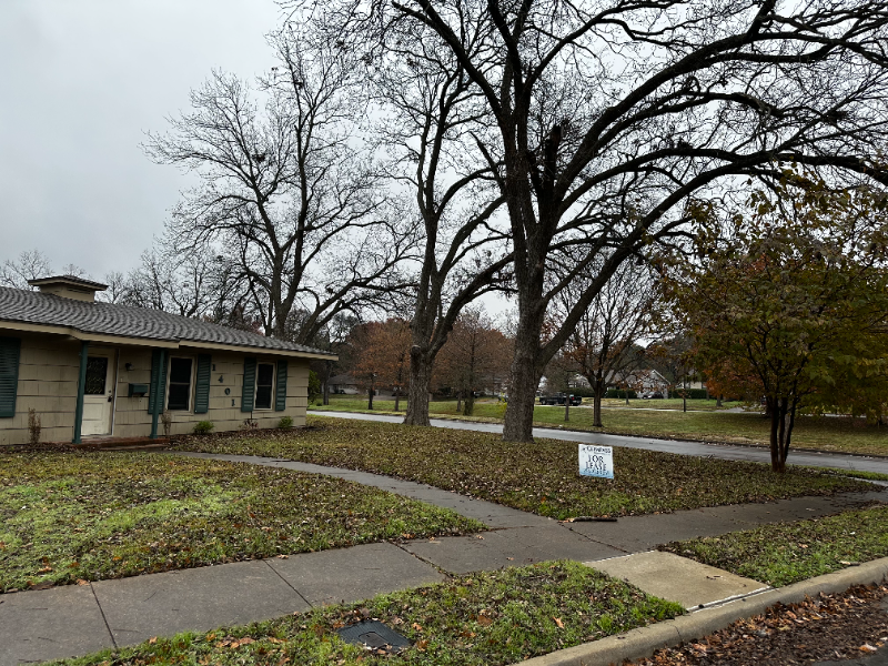 1401 Springdale St - Photo 2 of 16