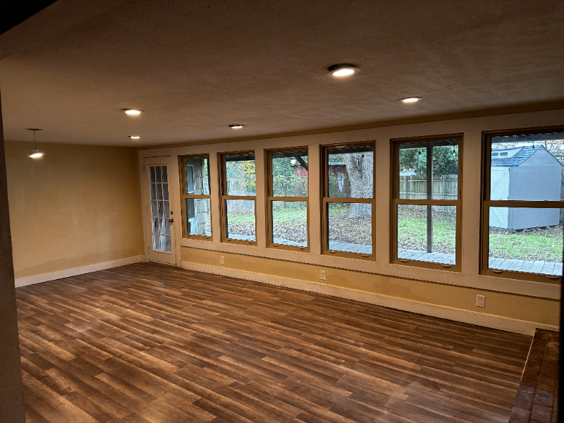 1401 Springdale St - Photo 5 of 16