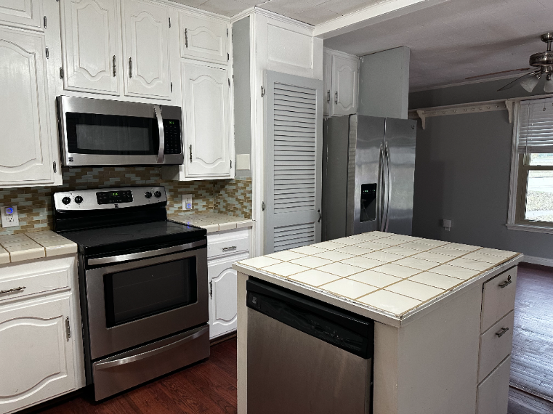 1401 Springdale St - Photo 7 of 16