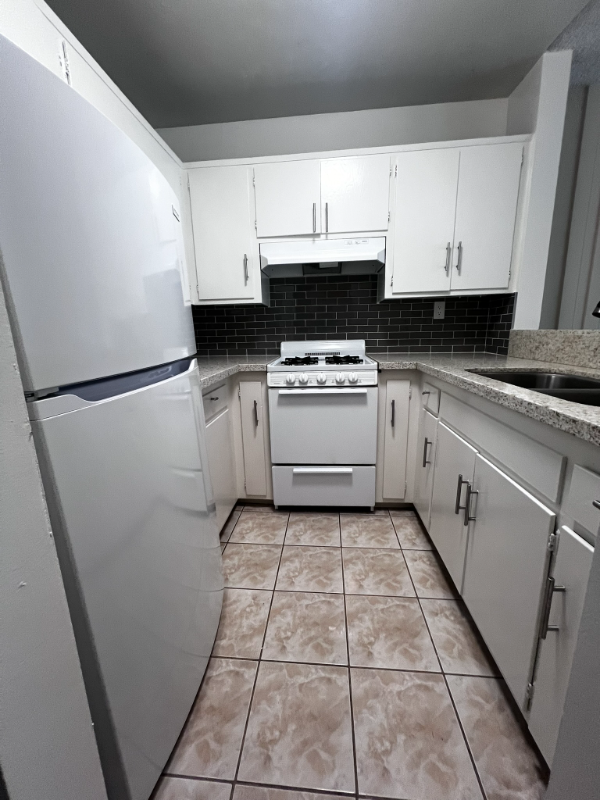 4014 Emerald St - Photo 3 of 12