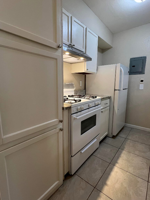 2300 N Lee Trevino Dr #23 - Photo 4 of 8