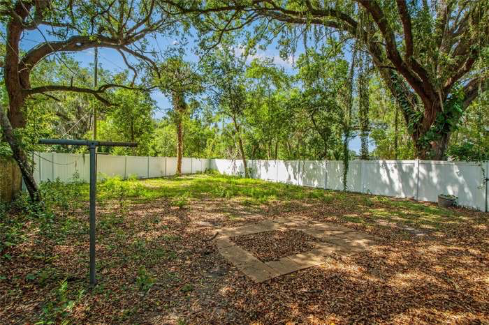 711 Wilkinson St - Photo 3 of 17