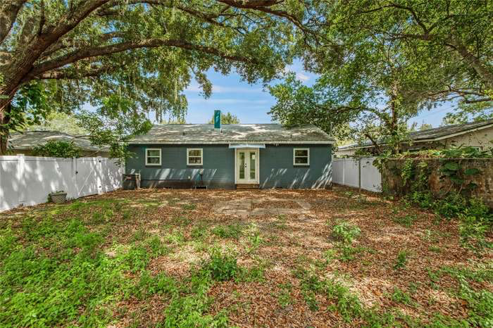 711 Wilkinson St - Photo 4 of 17