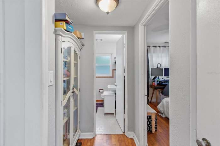 711 Wilkinson St - Photo 5 of 17