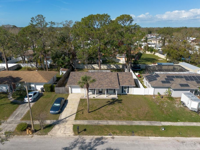 6818 Robinswood Ln - Photo 2 of 14