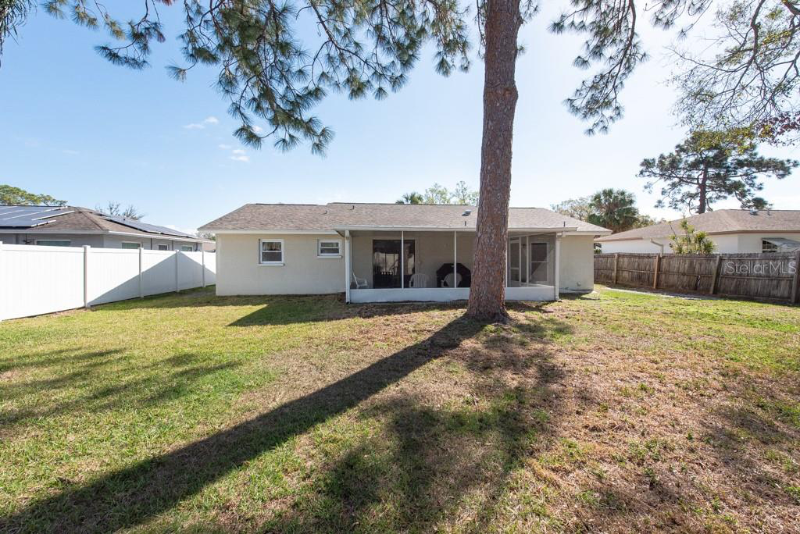 6818 Robinswood Ln - Photo 3 of 14