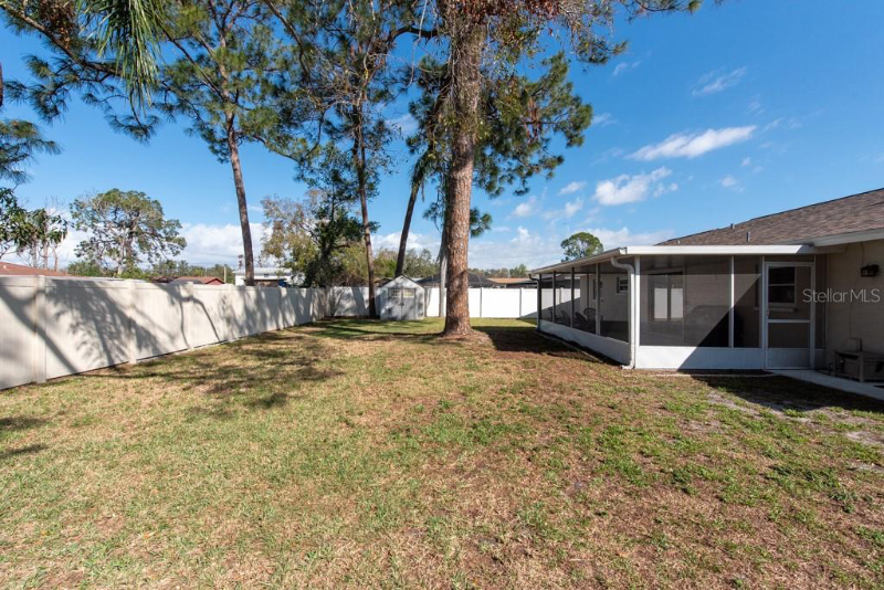 6818 Robinswood Ln - Photo 4 of 14