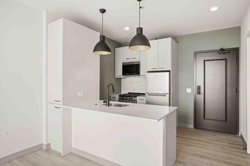 2133 N Elston Ave - Photo 2 of 16