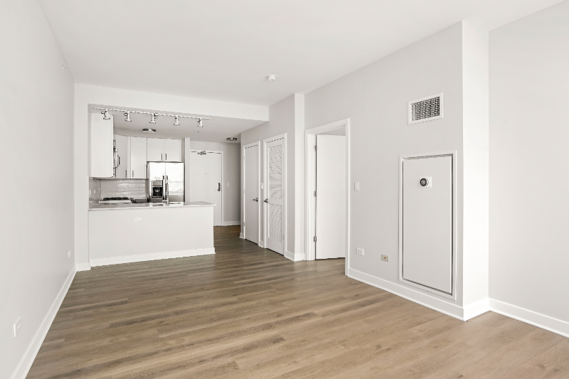 717 W Adams St - Photo 3 of 15