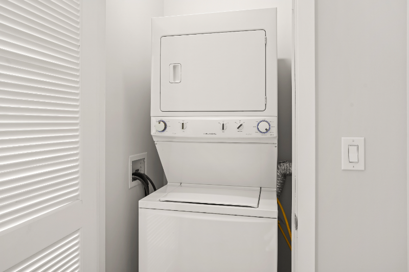 717 W Adams St - Photo 5 of 15