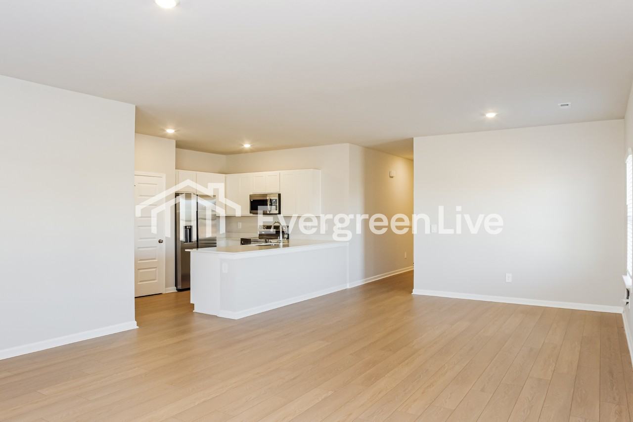 17727 Denham Cir - Photo 3 of 15