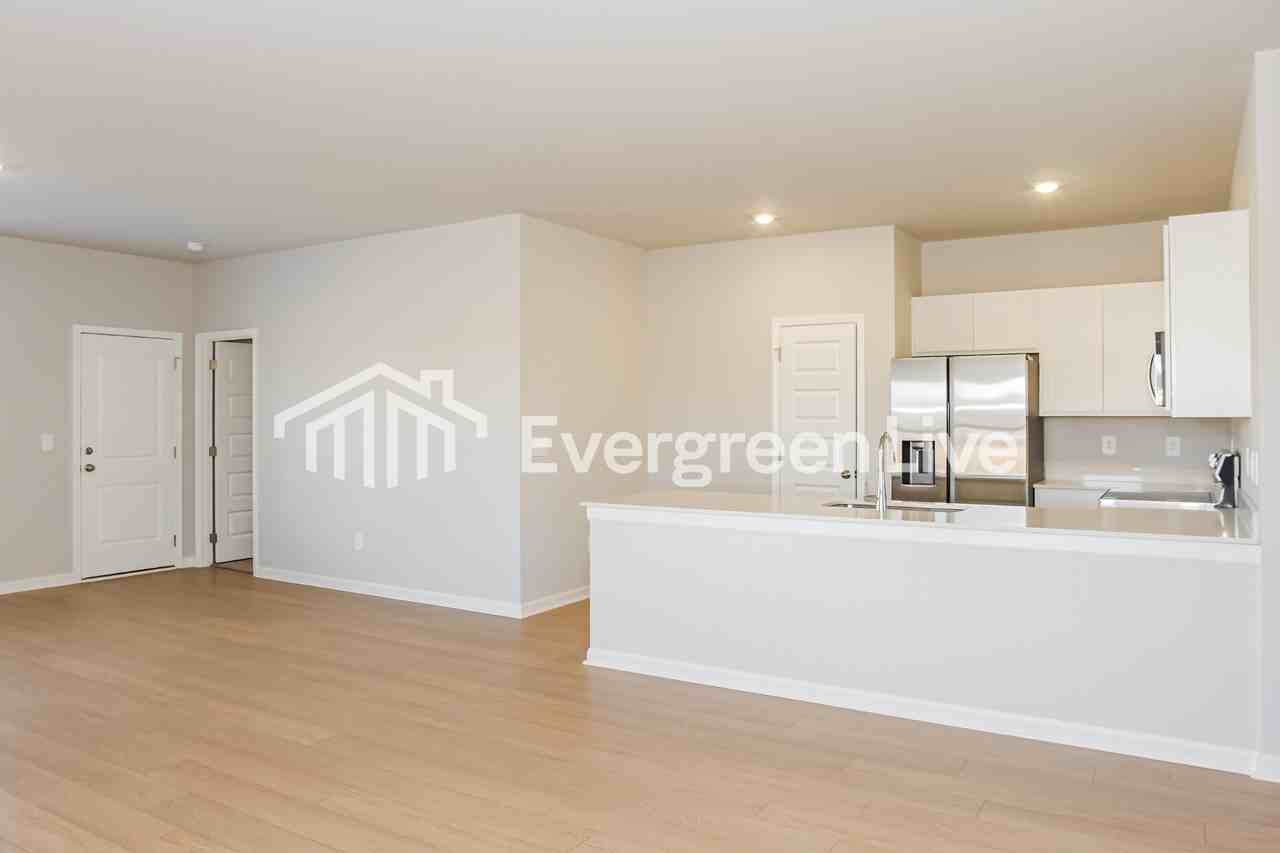 17727 Denham Cir - Photo 4 of 15