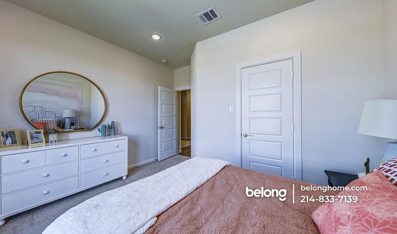 422 Hazeltine Rd - Photo 7 of 23