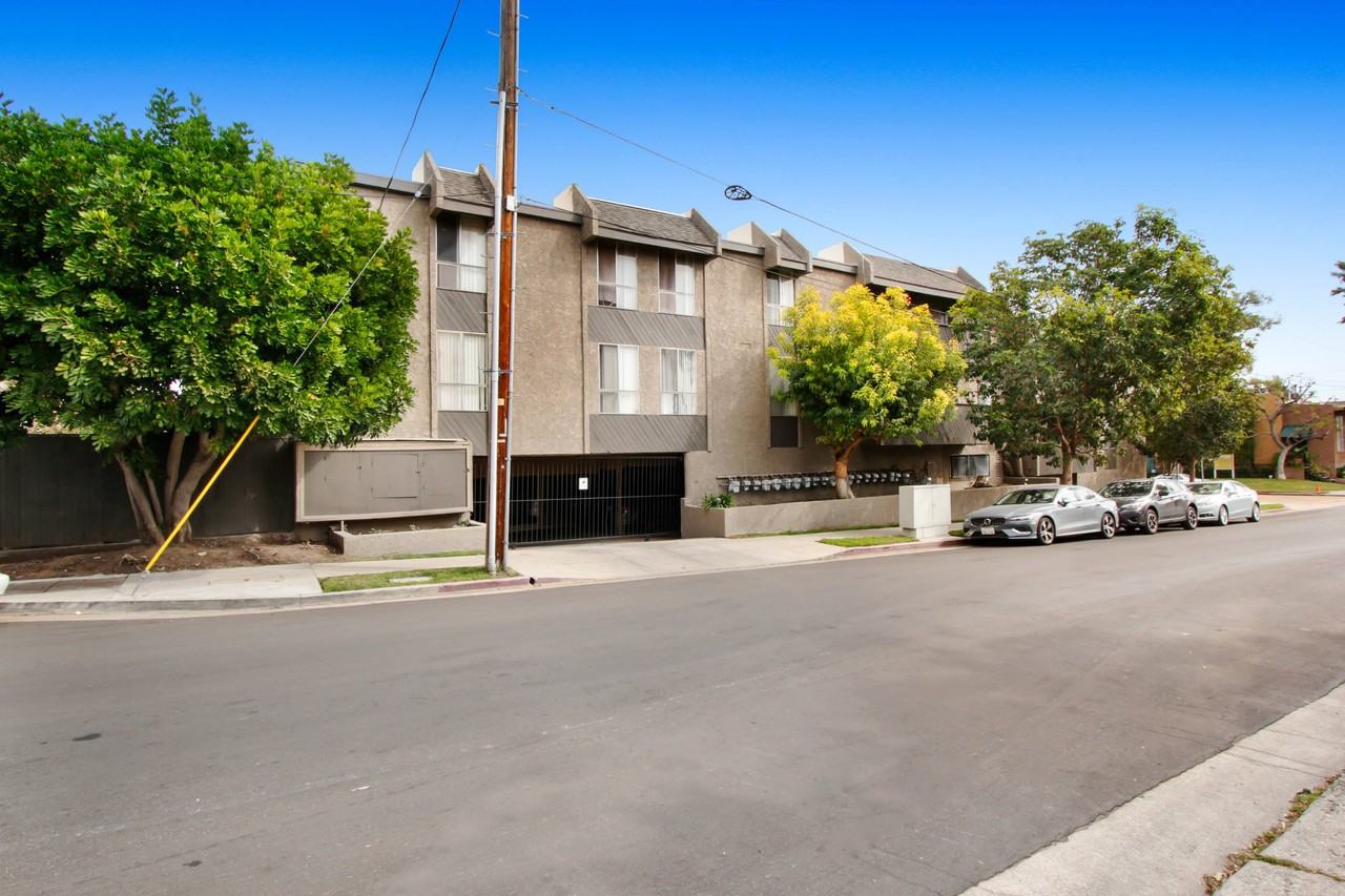 10795 Woodbine - Photo 7 of 20