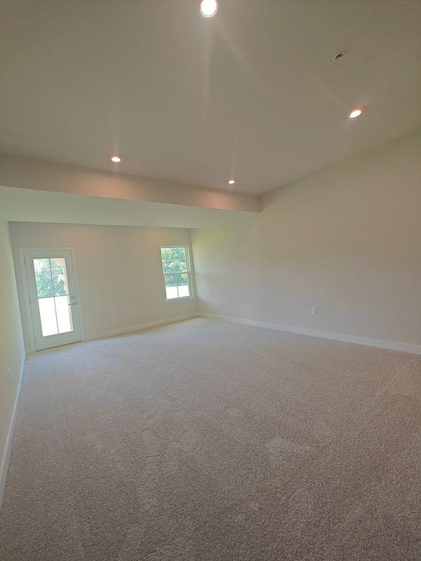 109 S Durham Dr - Photo 5 of 45