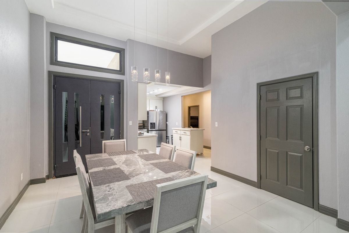 814 Cimarron Dr - Photo 2 of 11