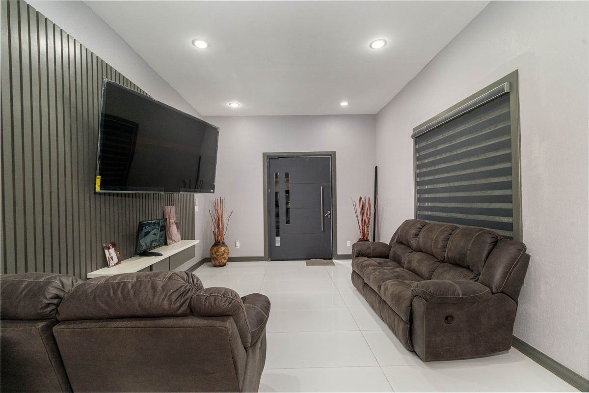 814 Cimarron Dr - Photo 4 of 11