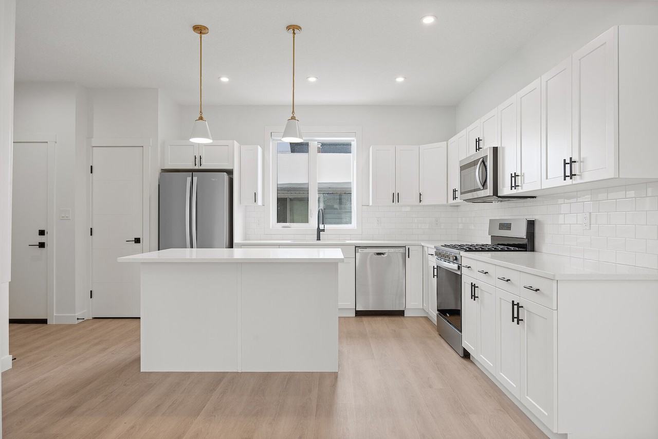 9954 161 Street Northwest - Photo 7 of 27