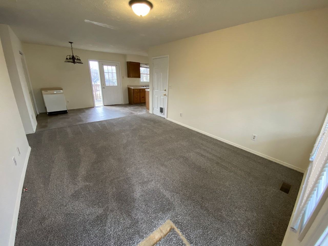 5919 S Catherine St - Photo 3 of 15