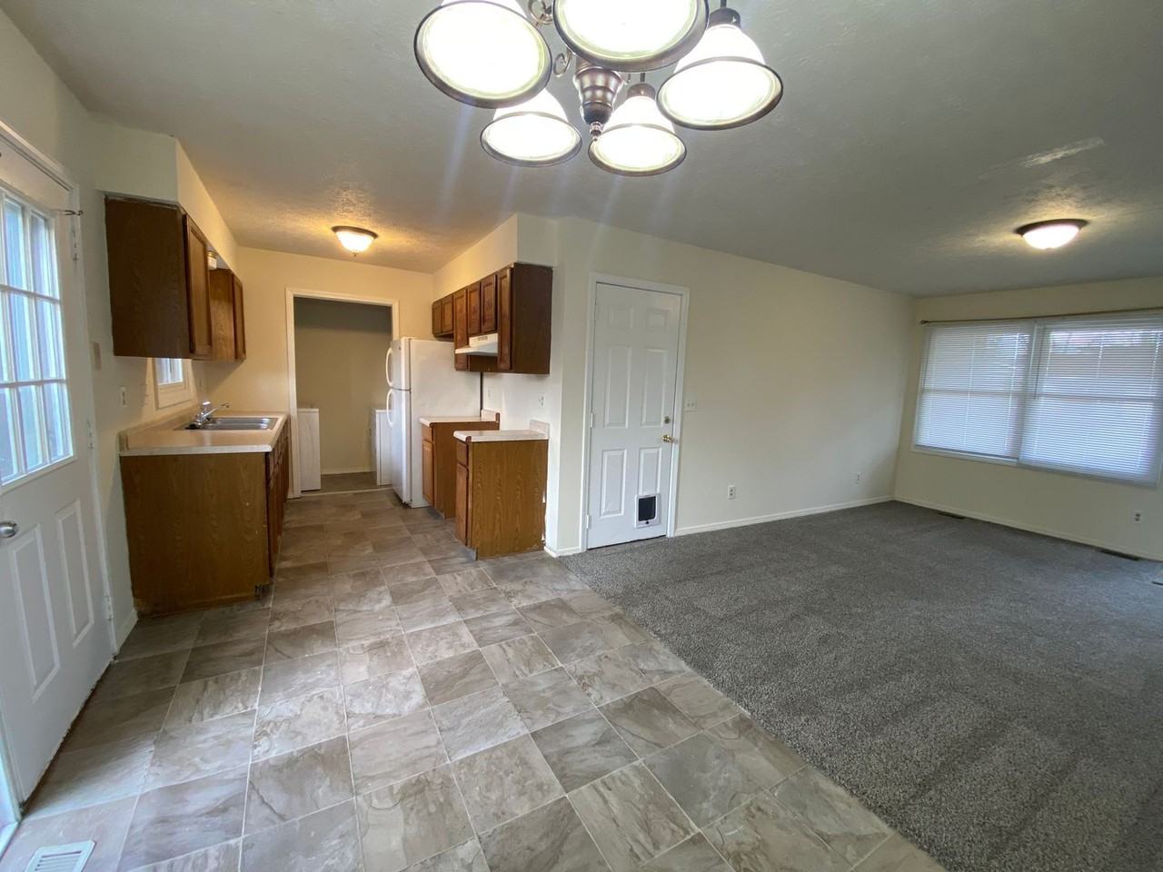 5919 S Catherine St - Photo 5 of 15