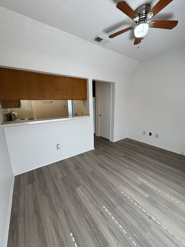 511 Woodward St #211 - Photo 2 of 12