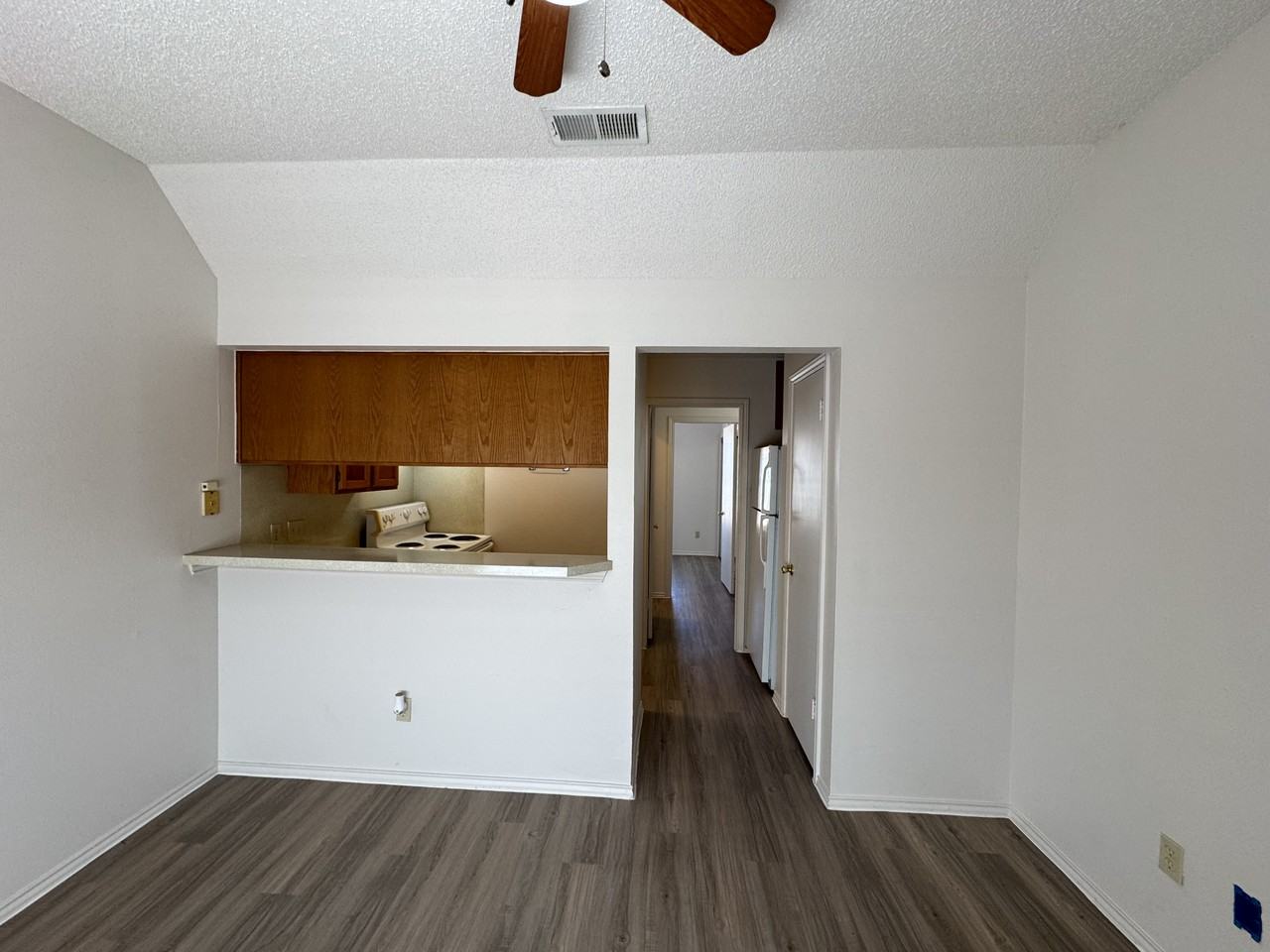 511 Woodward St #211 - Photo 3 of 12