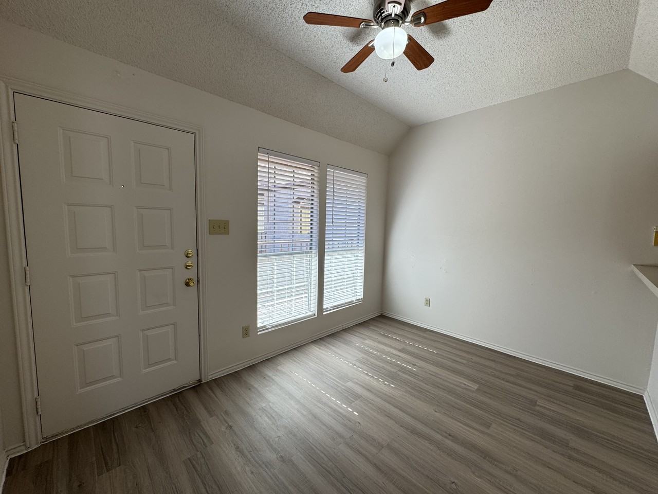 511 Woodward St #211 - Photo 4 of 12