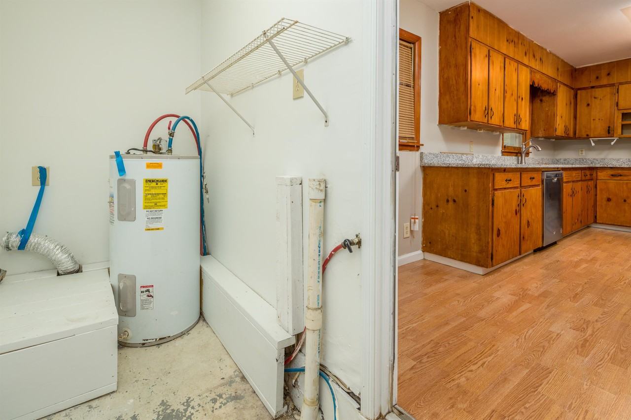 2004 Rosewood Dr Nw #1 - Photo 4 of 21