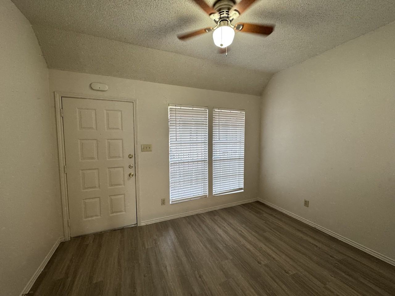 521 Woodward St #204 - Photo 2 of 9