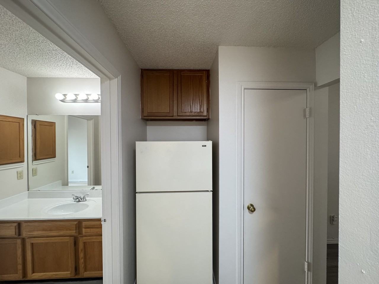 521 Woodward St #204 - Photo 4 of 9