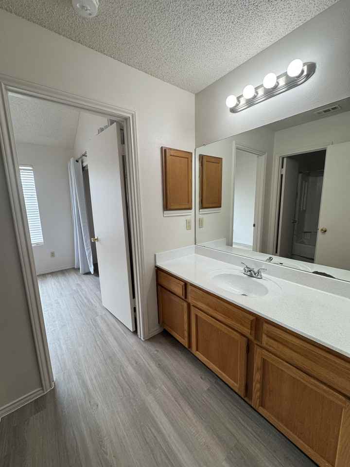 521 Woodward St #204 - Photo 5 of 9