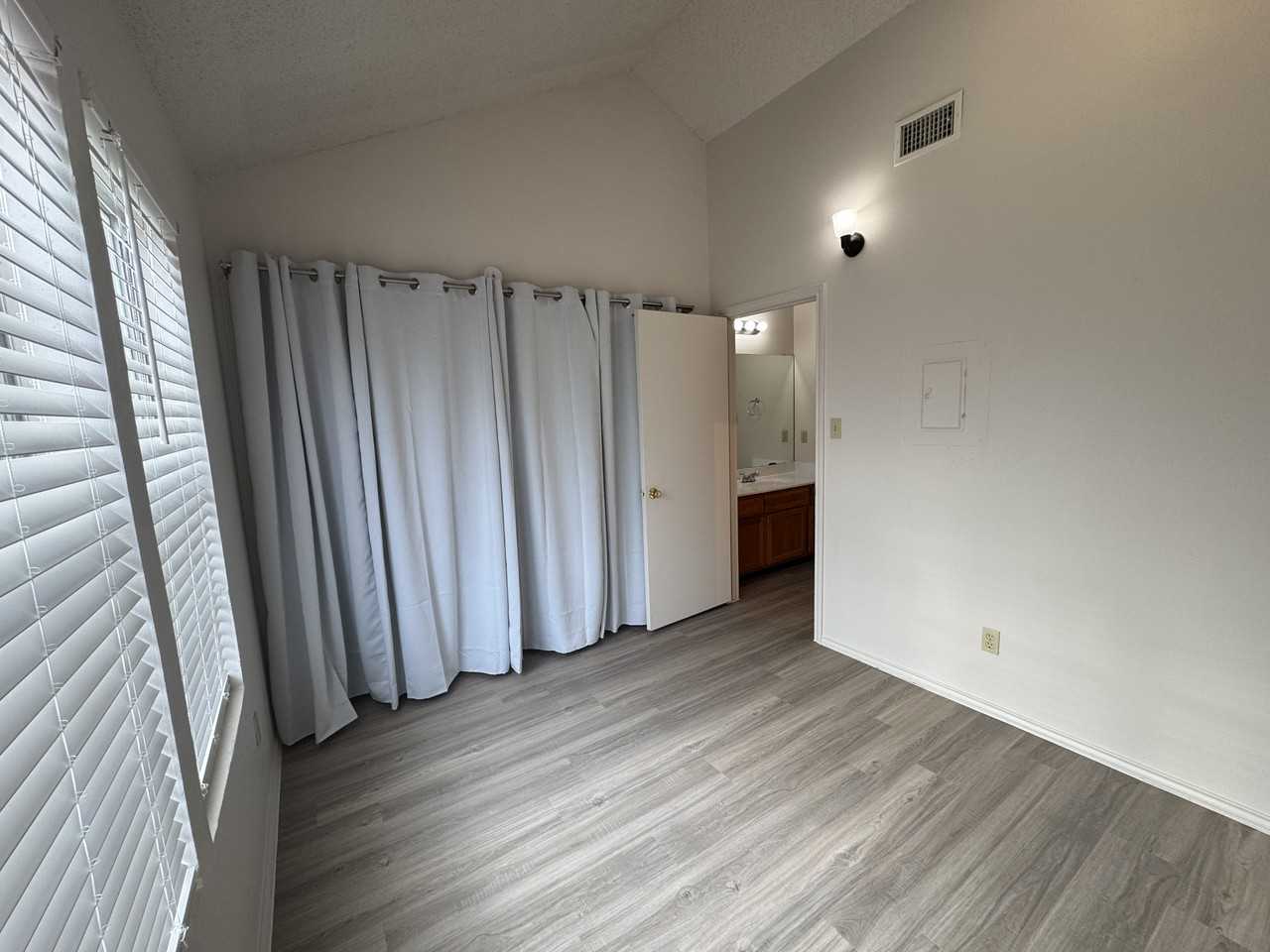 521 Woodward St #204 - Photo 7 of 9