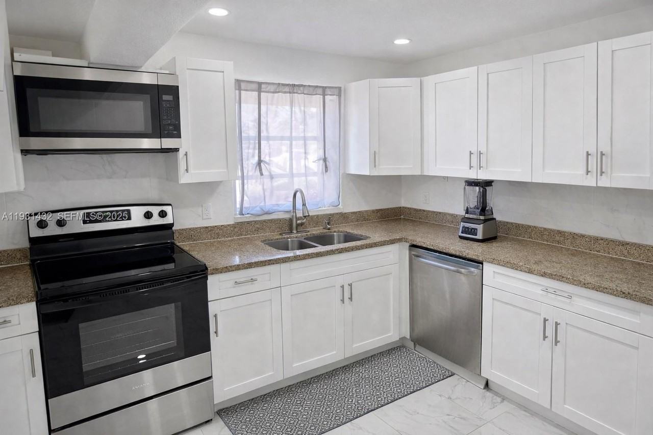 3440 Nw 206th St #A - Photo 5 of 10