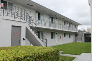 featured image of 935 Sw 6th St #1stFL