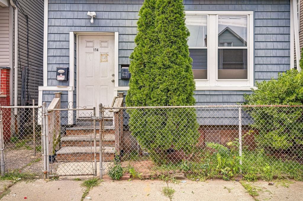 134 Livingston St #NA - Photo 3 of 4