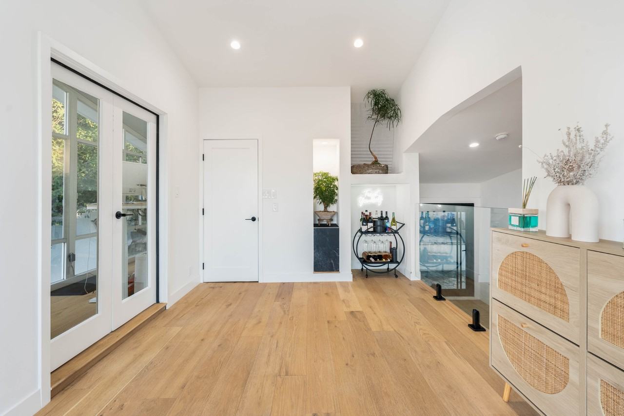 3541 Multiview Dr #NA - Photo 3 of 36