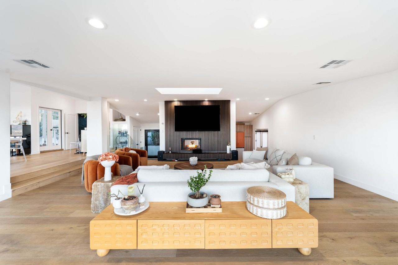 3541 Multiview Dr #NA - Photo 5 of 36