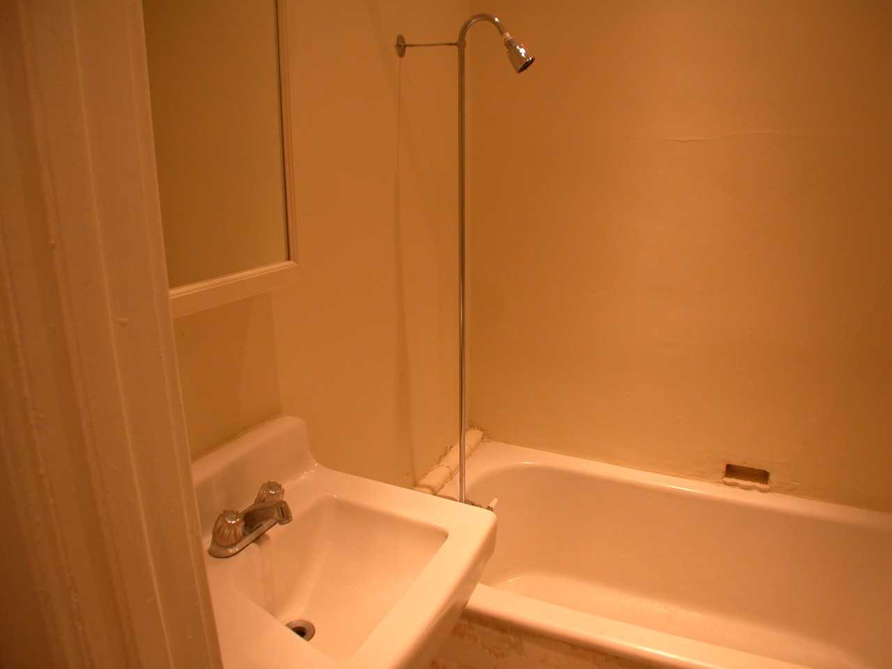 1221 E 6th St #4 - Photo 4 of 15