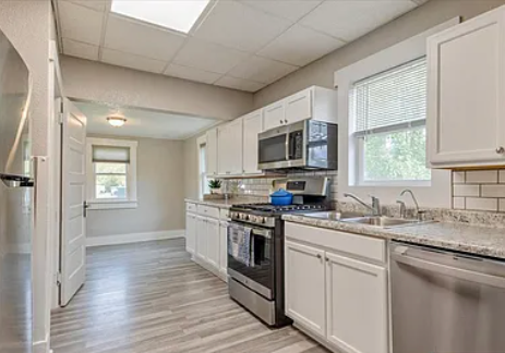 5144 Greenwood St #NA - Photo 5 of 13