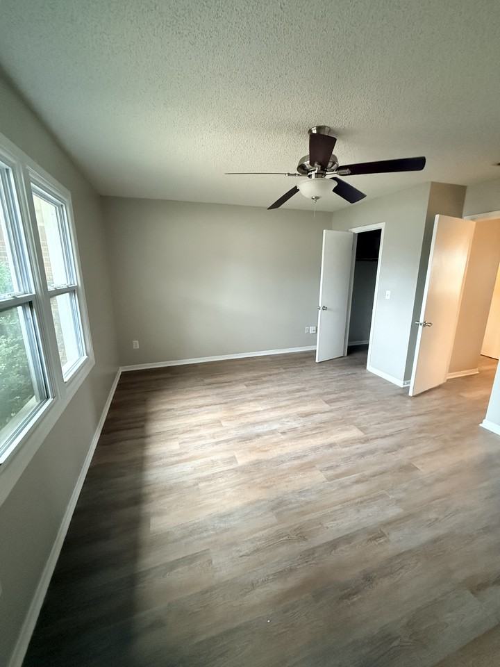 7405 E 17th St N - Photo 3 of 10