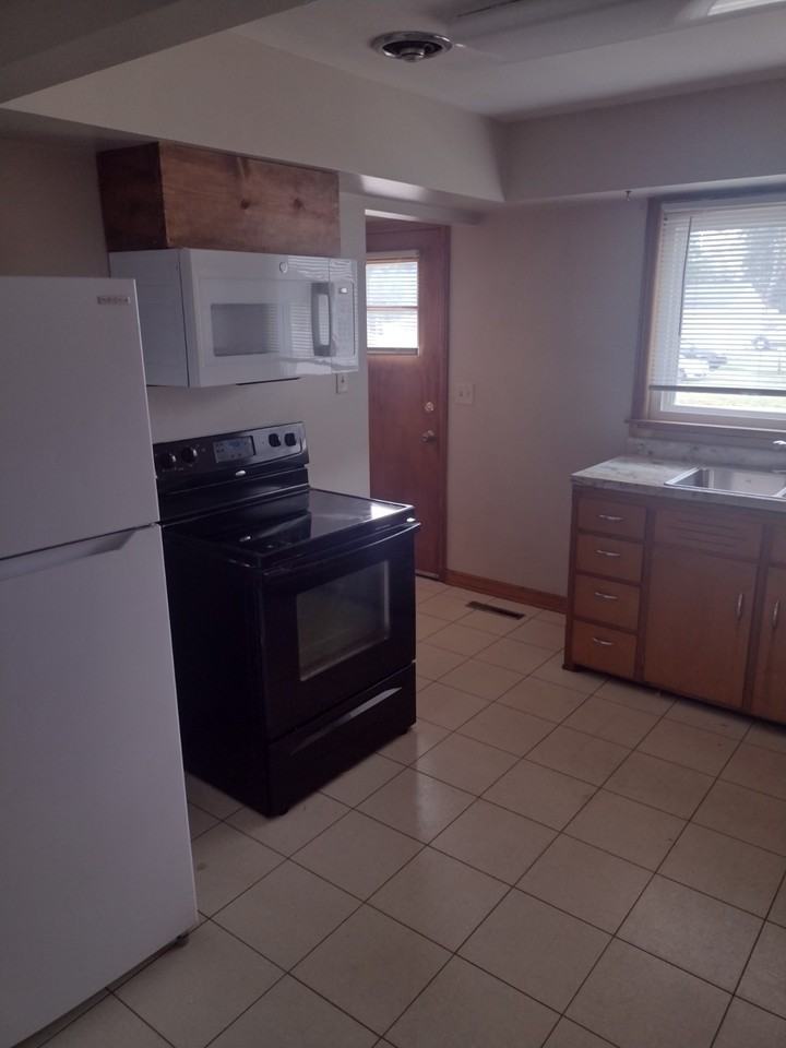 403 Grove St #1 - Photo 7 of 10