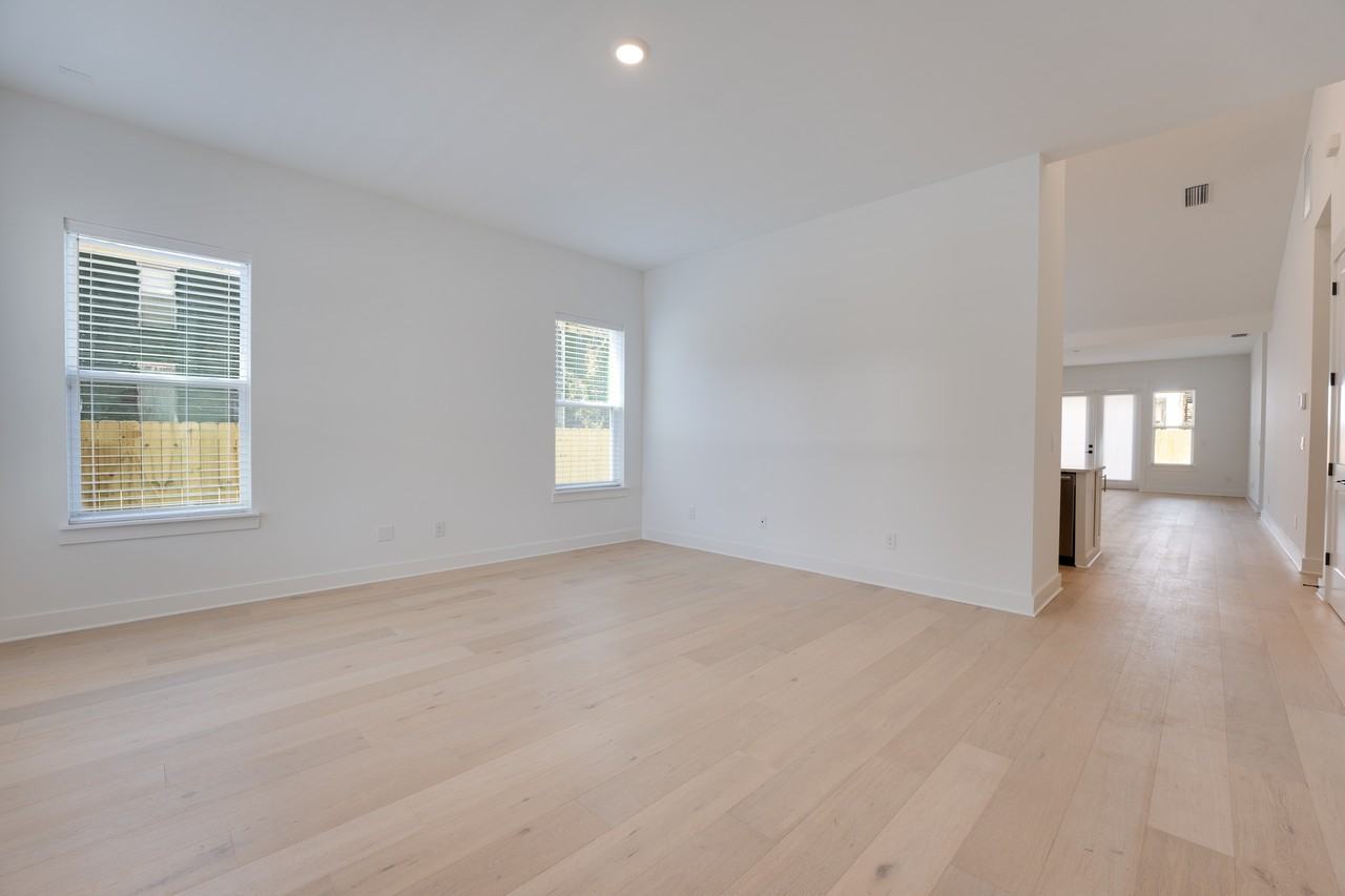 451 E 7th St #1 - Photo 3 of 13