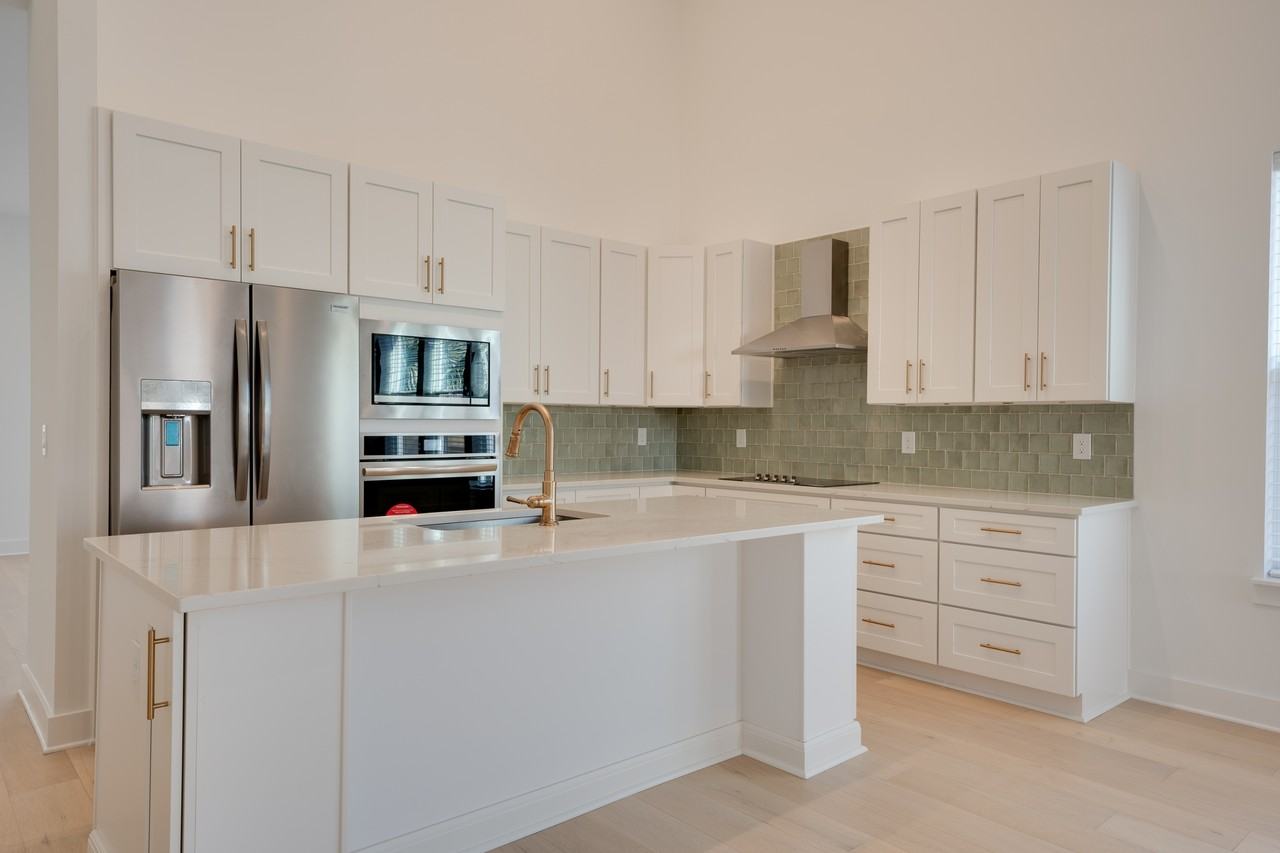 451 E 7th St #1 - Photo 5 of 13