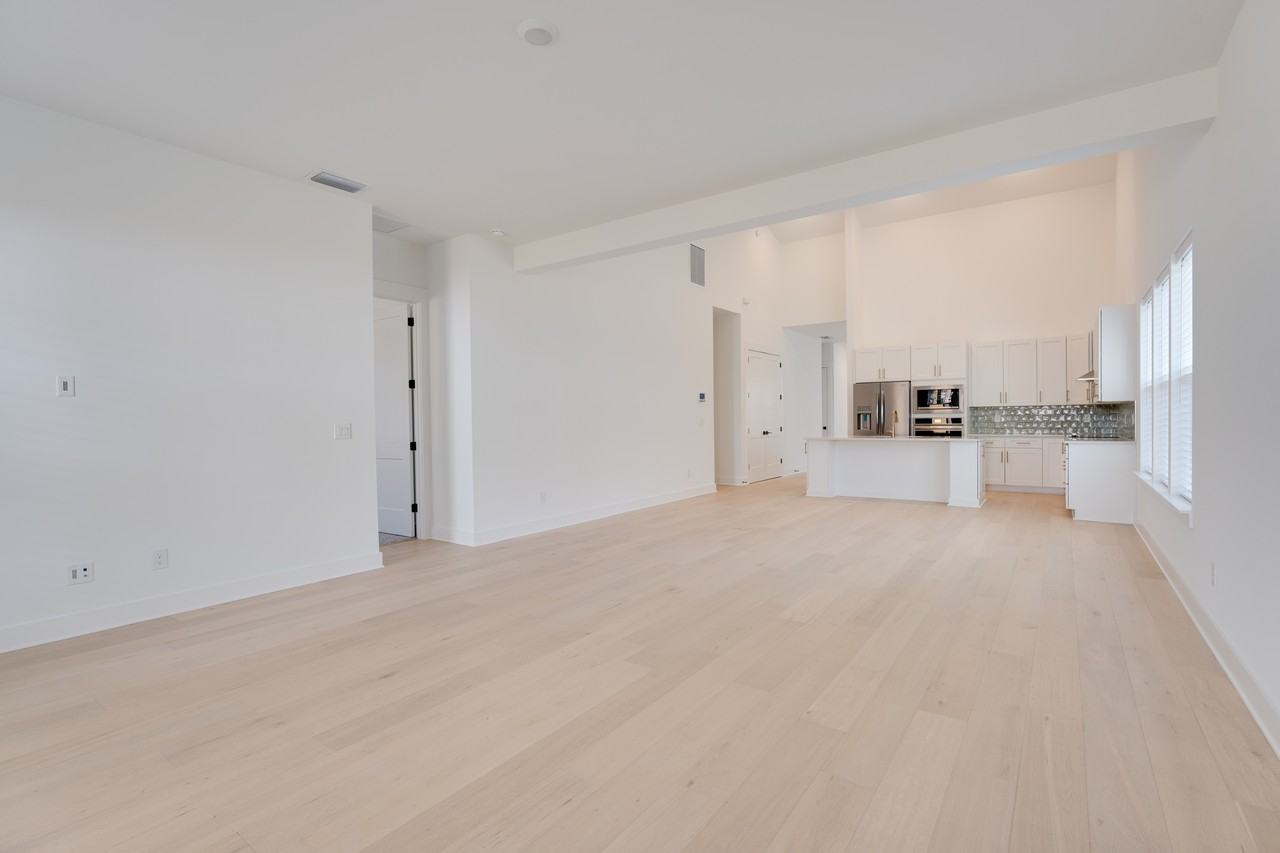 451 E 7th St #1 - Photo 6 of 13