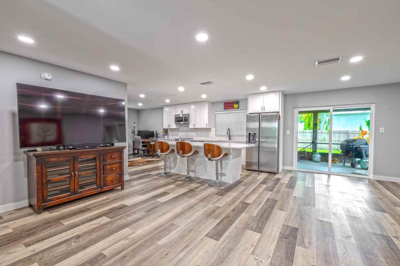 3101 Carriage Dr #1 - Photo 3 of 18