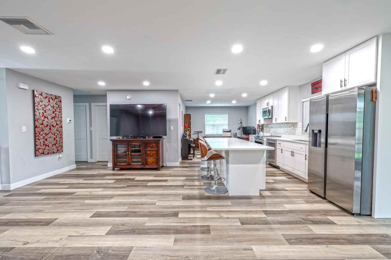 3101 Carriage Dr #1 - Photo 4 of 18